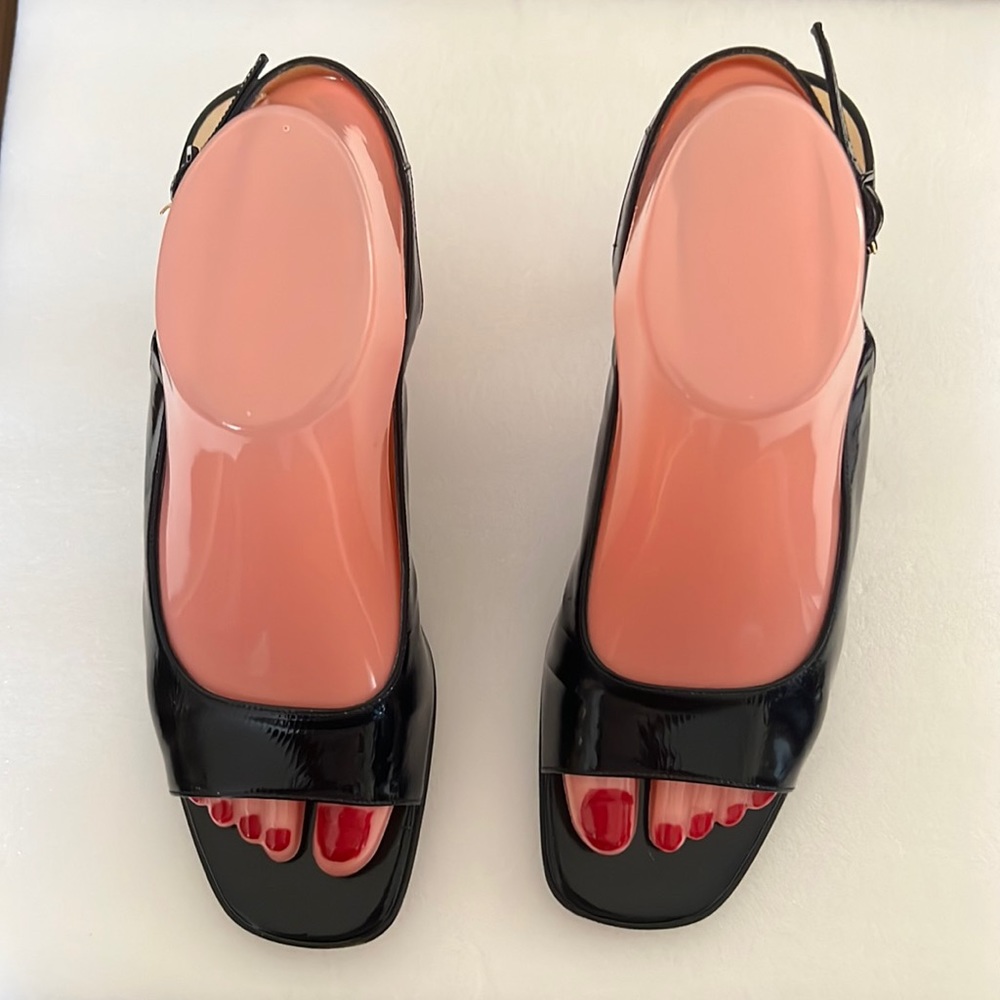 SALVATORE FERRAGAMO Black patent leather kitten heels 8B-made in Italy